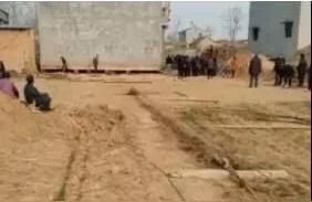 樓房平移-河南農民為給國道讓路花9萬元平移3層樓房引熱議