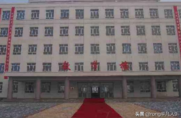新疆職業(yè)大學(xué)官網(wǎng)-新疆教育學(xué)院和**職業(yè)大學(xué)相比較插圖