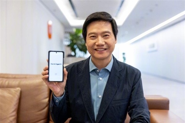 雷軍：小米14越級對標(biāo)iPhone 15 Pro 小米14 Pro更強
