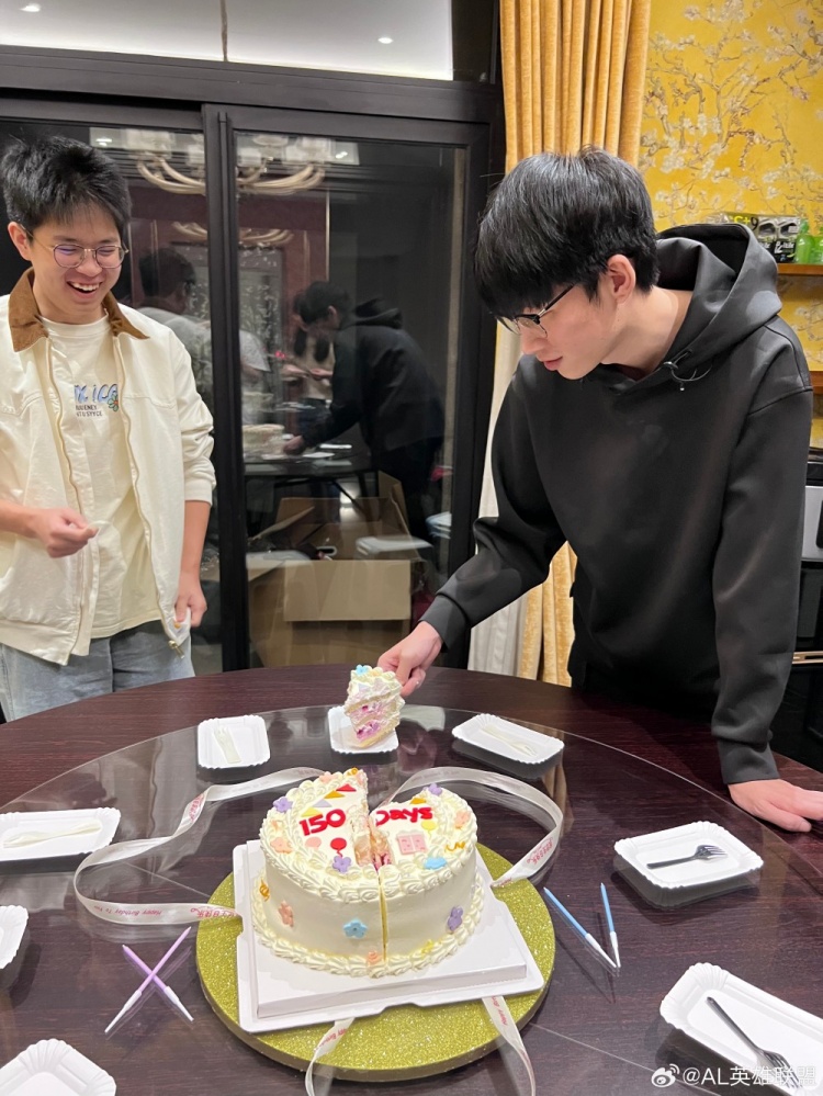 AL分享Xiaohao近照：這是Xiaohao加入我們大家庭的第1500天